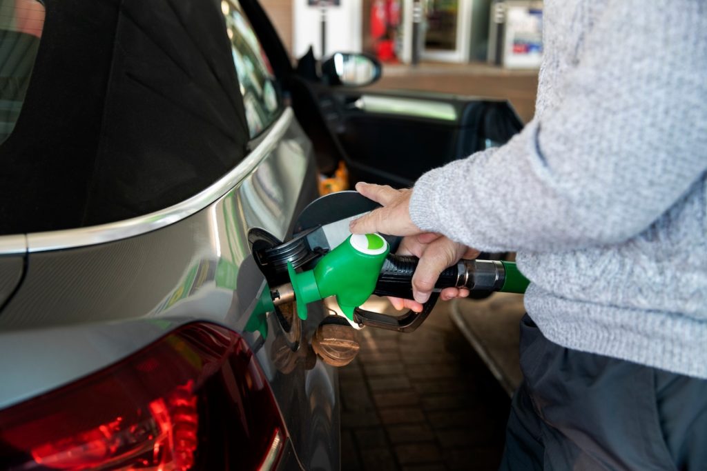 Какой автомобиль выбрать — на дизеле или бензине?