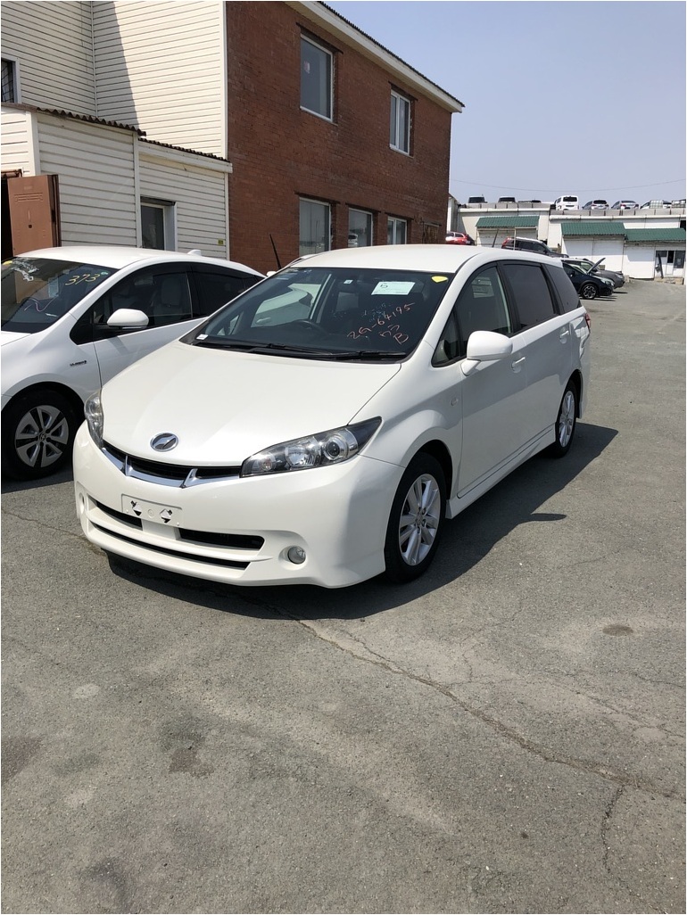 Надежные авто из Японии: Toyota Wish
